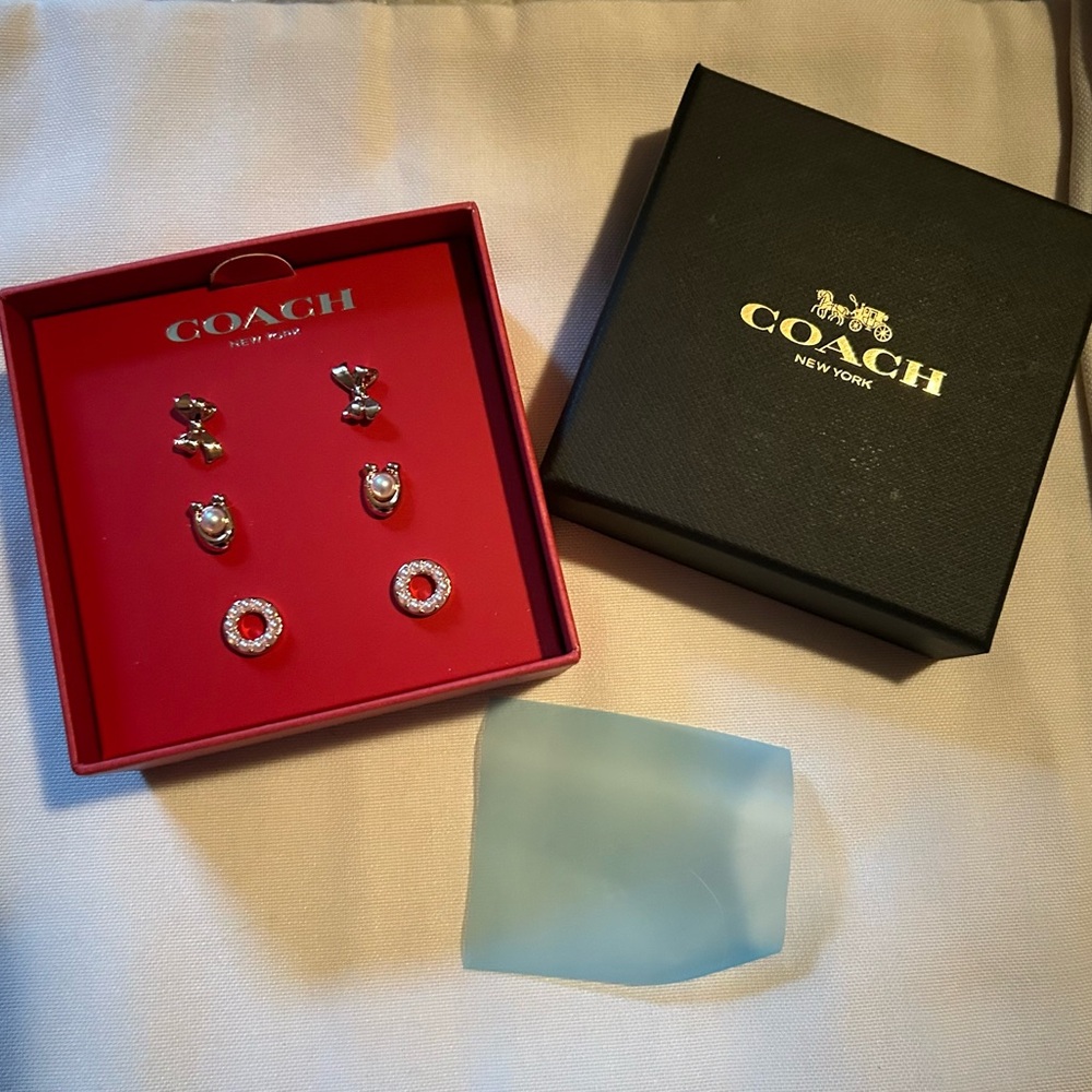 Coach Signature Stud Bow Earring Gift Set BNIB